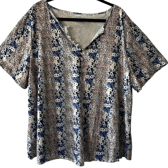 Women’s Plus Size Floral Print Notched Neck Tee Decorative Buttons 5XL = US 22W. - Picture 1 of 11